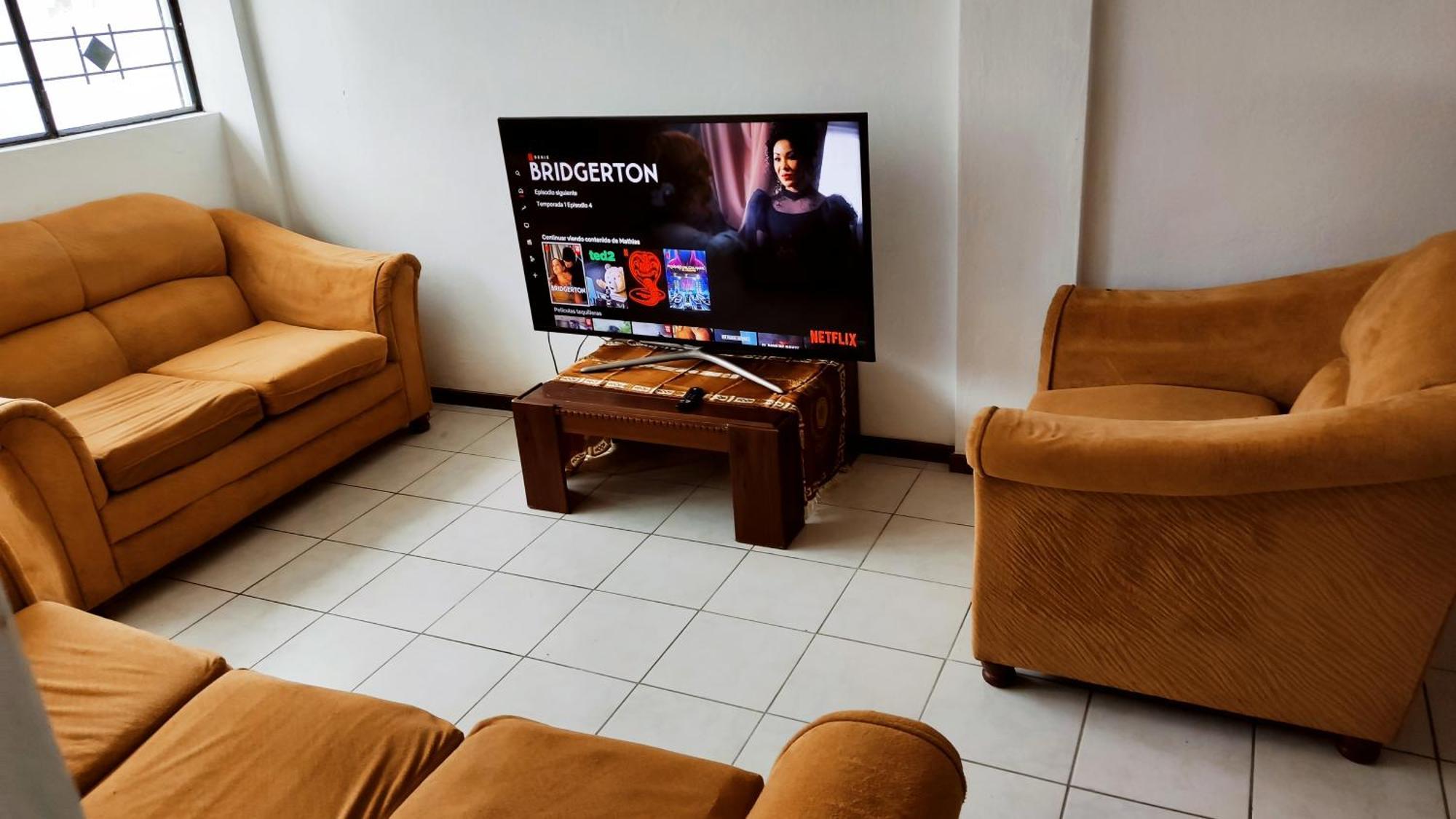 Hermosa Casa Independiente Cerca A La Mitad Del Mundo * Quito