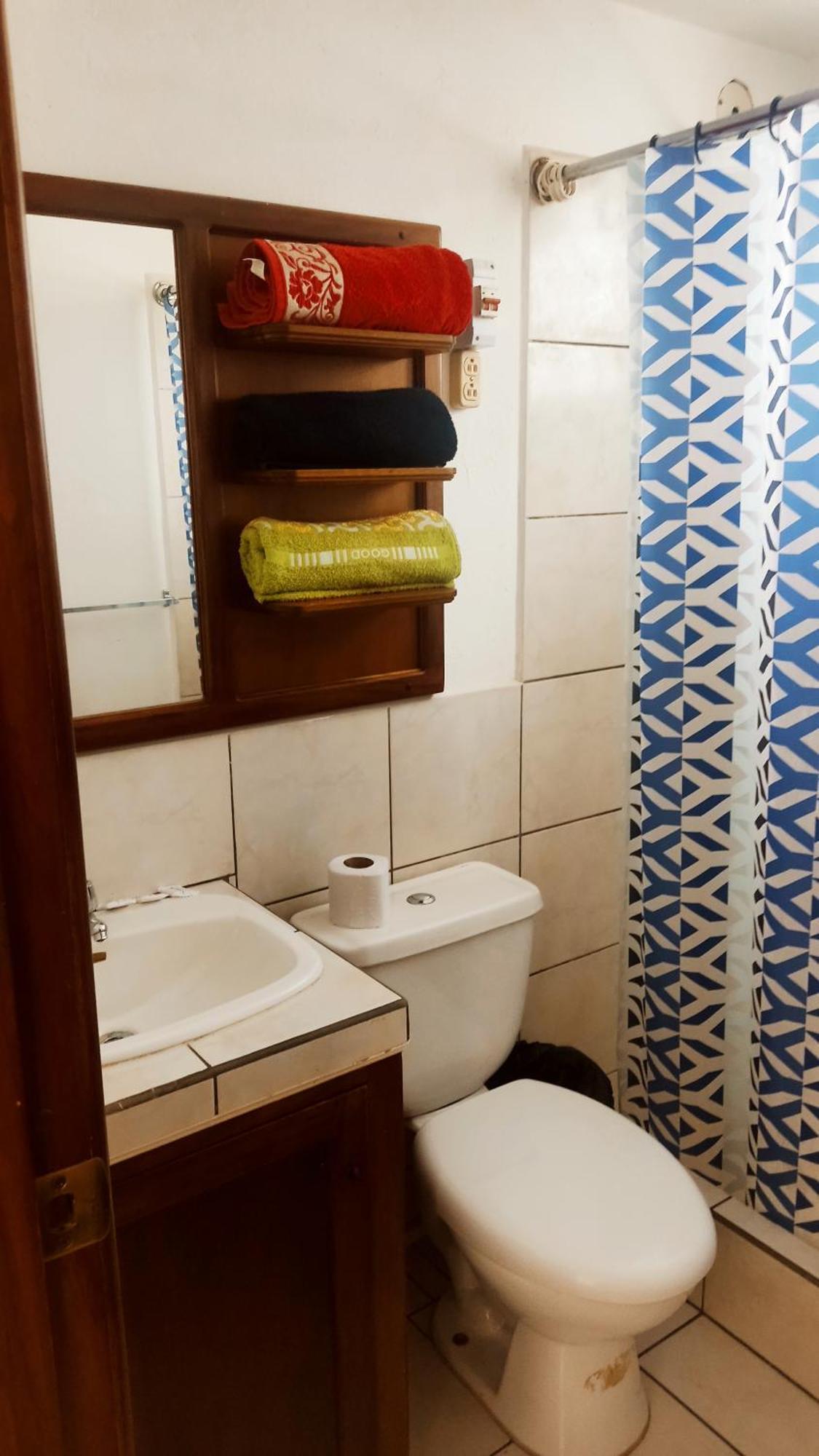 Hermosa Casa Independiente Cerca A La Mitad Del Mundo Quito