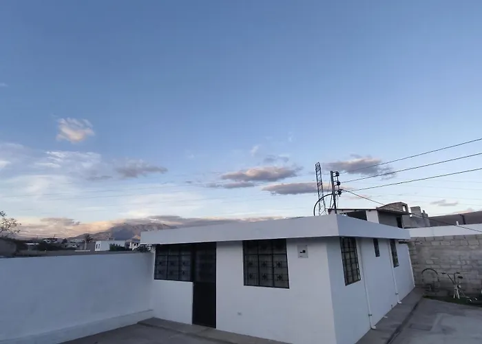 Hermosa Casa Independiente Cerca A La Mitad Del Mundo