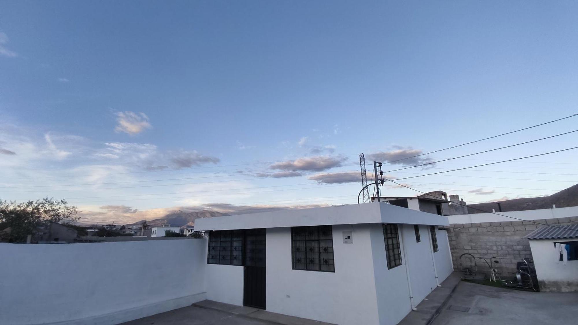 Hermosa Casa Independiente Cerca A La Mitad Del Mundo Quito